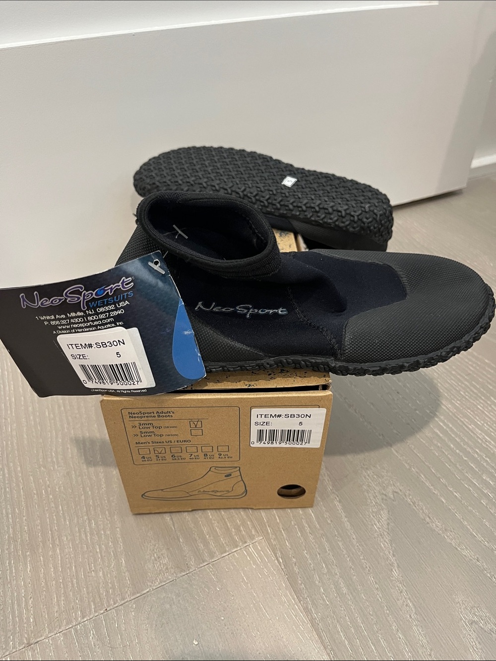 NeoSport Men's Black Neoprene Water Shoes 3mm low top boots size 5
